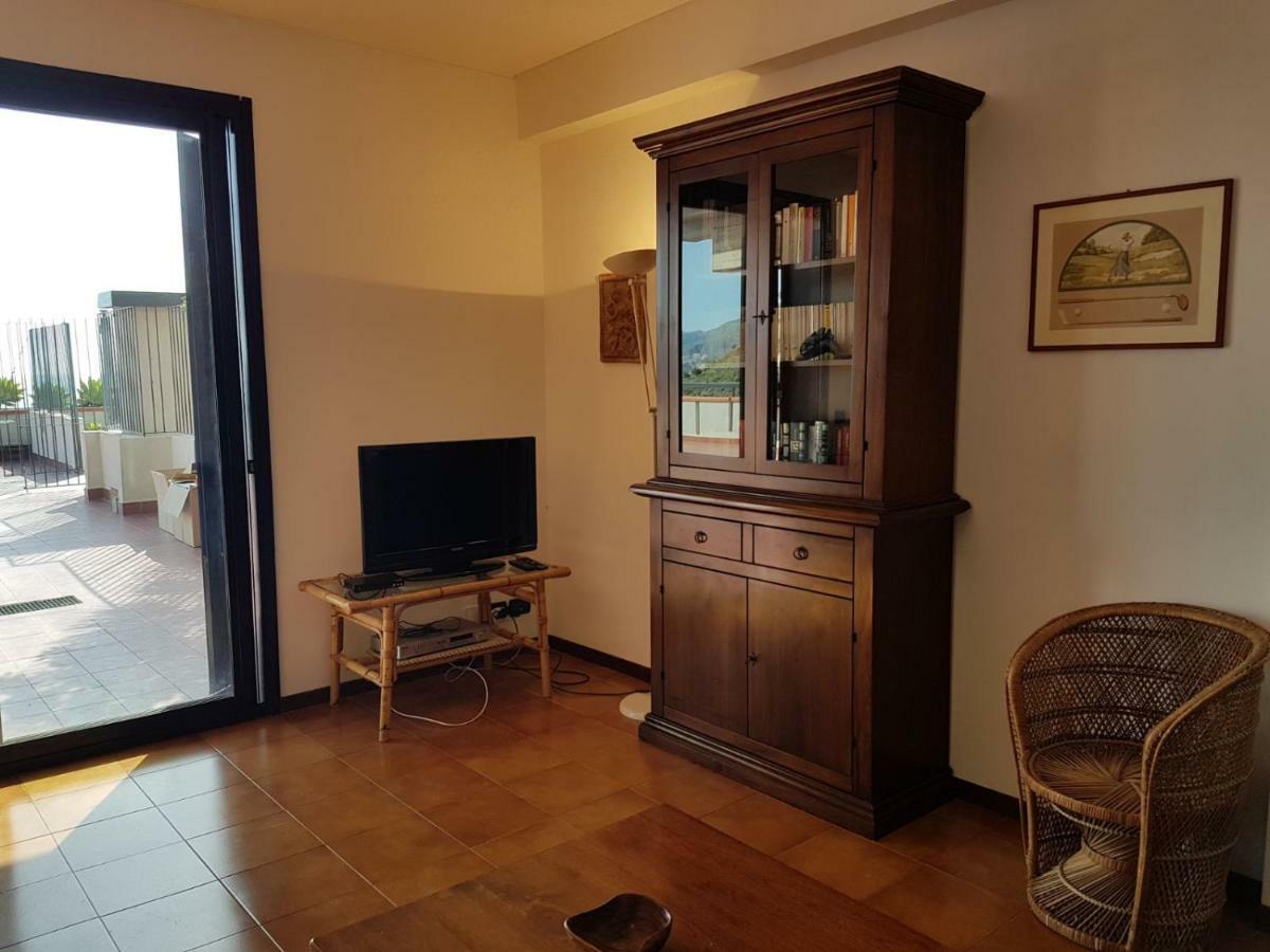 Elisa'S House Apartment ตาออร์มินา ภายนอก รูปภาพ